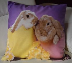 Povlak na polštářek 3D Velikonoční králíčci s narciskami